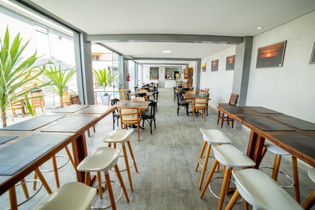 Cadiz - Piscina Climatizada 酒店 *